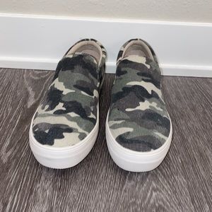 Steve Madden camo sneaker
